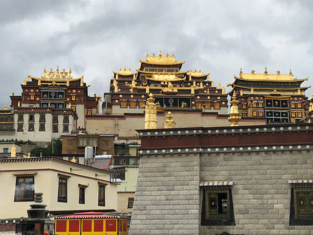 圣洁的松赞林寺