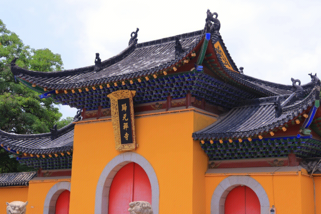 99归元禅寺是武汉最香火最旺的寺庙之一我觉得我每次数的罗汉,都很