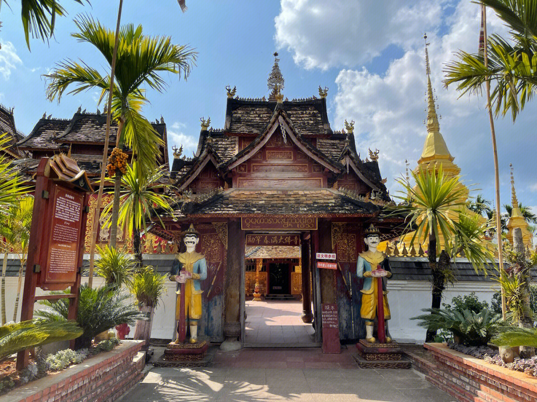 曼春满佛寺合十合十橄榄坝这边的总佛寺