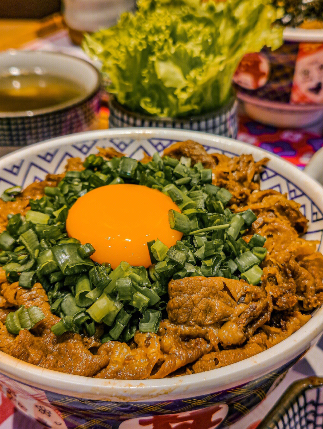 大口吃肉的快乐丼魂烧肉饭一秒入魂