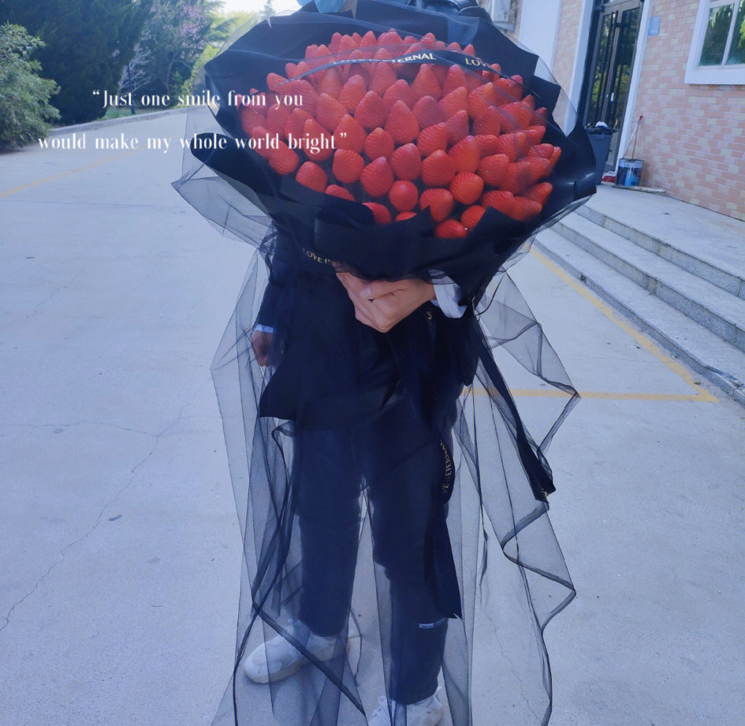 黑纱草莓花束包装教程图片