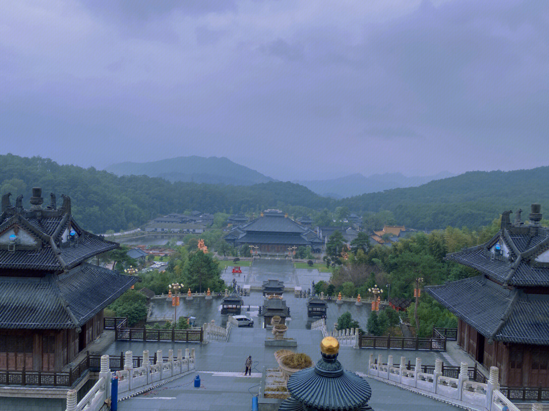 雨游雪窦寺