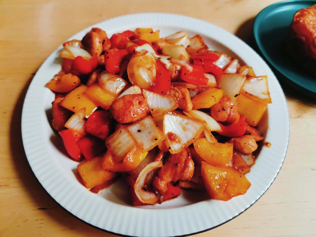 午餐:彩椒鸡胸肉晚餐:炒胡萝卜土豆丝