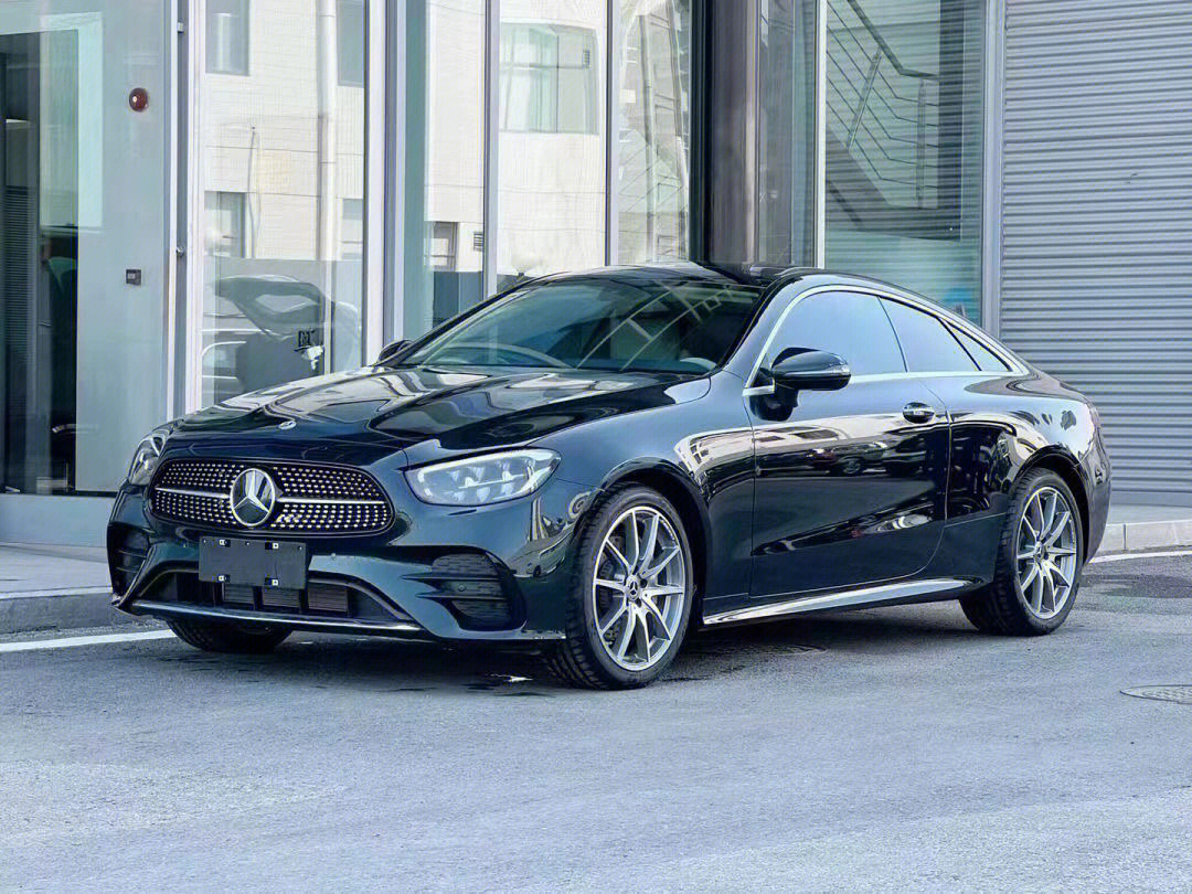 mercedes-benz 最优雅的双门轿跑e260coupe 祖母绿/游艇蓝米