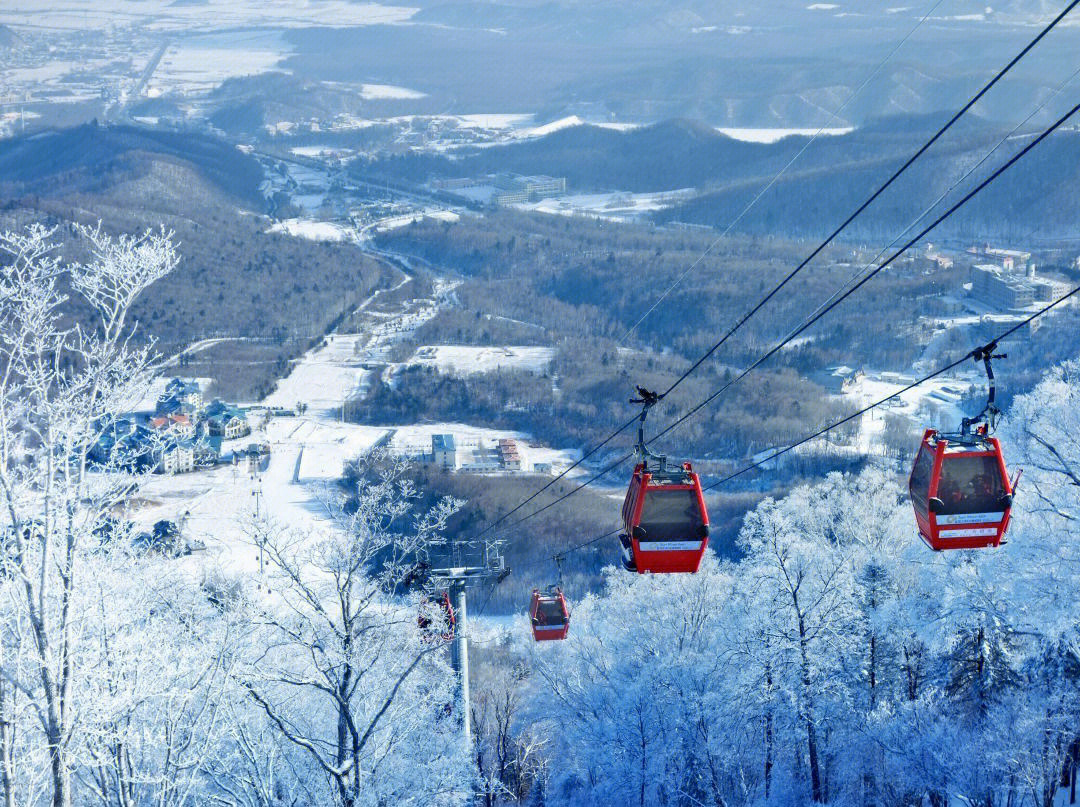 9015亚布力是国内最大的联合体滑雪场,景好人少,雪道多雪质好90