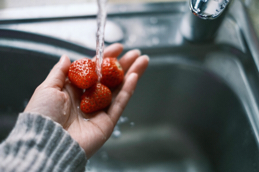洗草莓时的随手拍