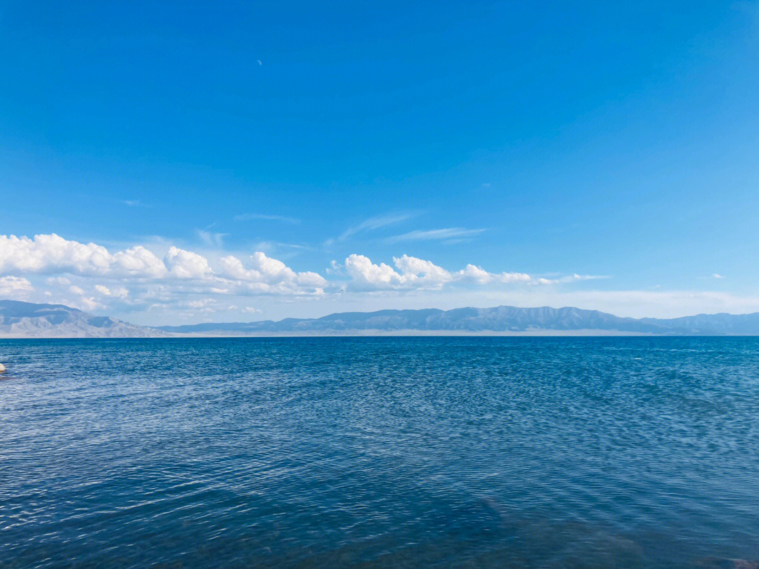 刚到赛湖是晴天 湖水确实很蓝  让我回忆起马尔代夫蓝色的星星海第一