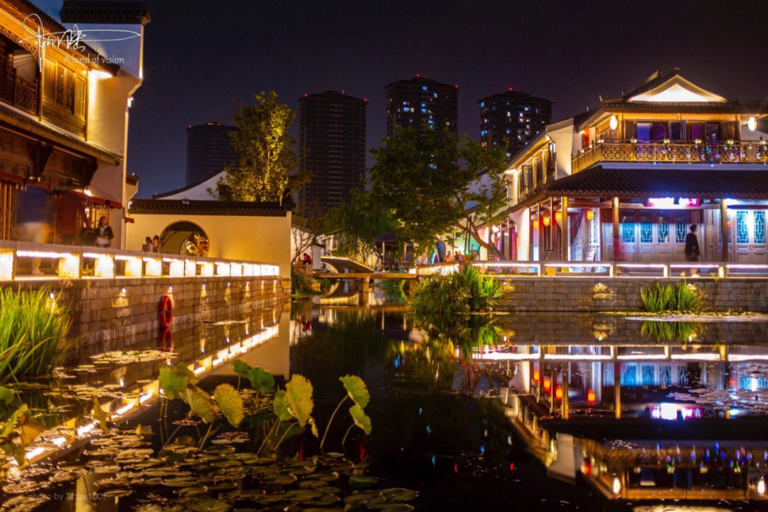 闲林老街的夜景璀璨游客不多却挺热闹