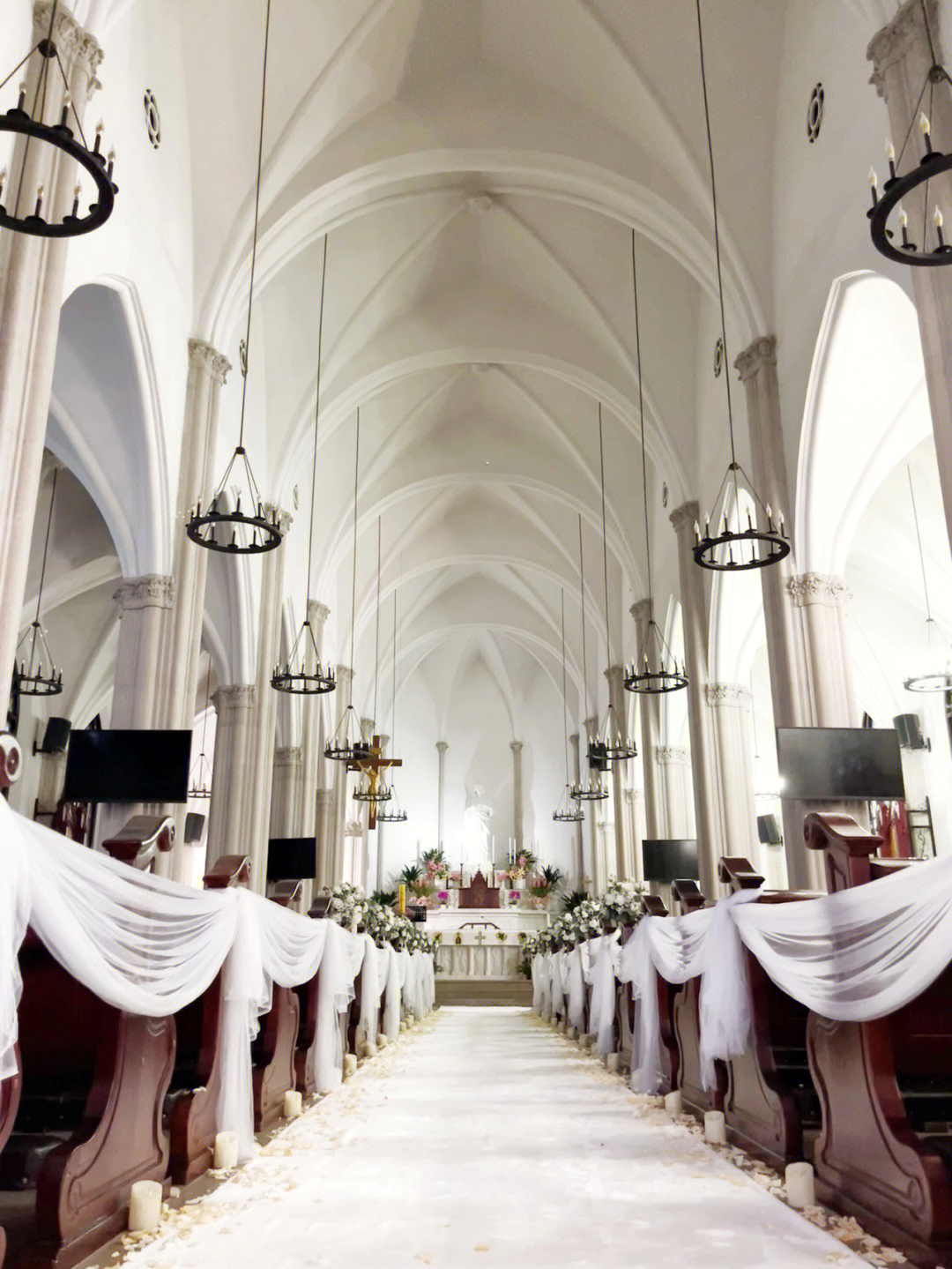 重庆教堂婚礼奶白色系电影感高级婚礼现场