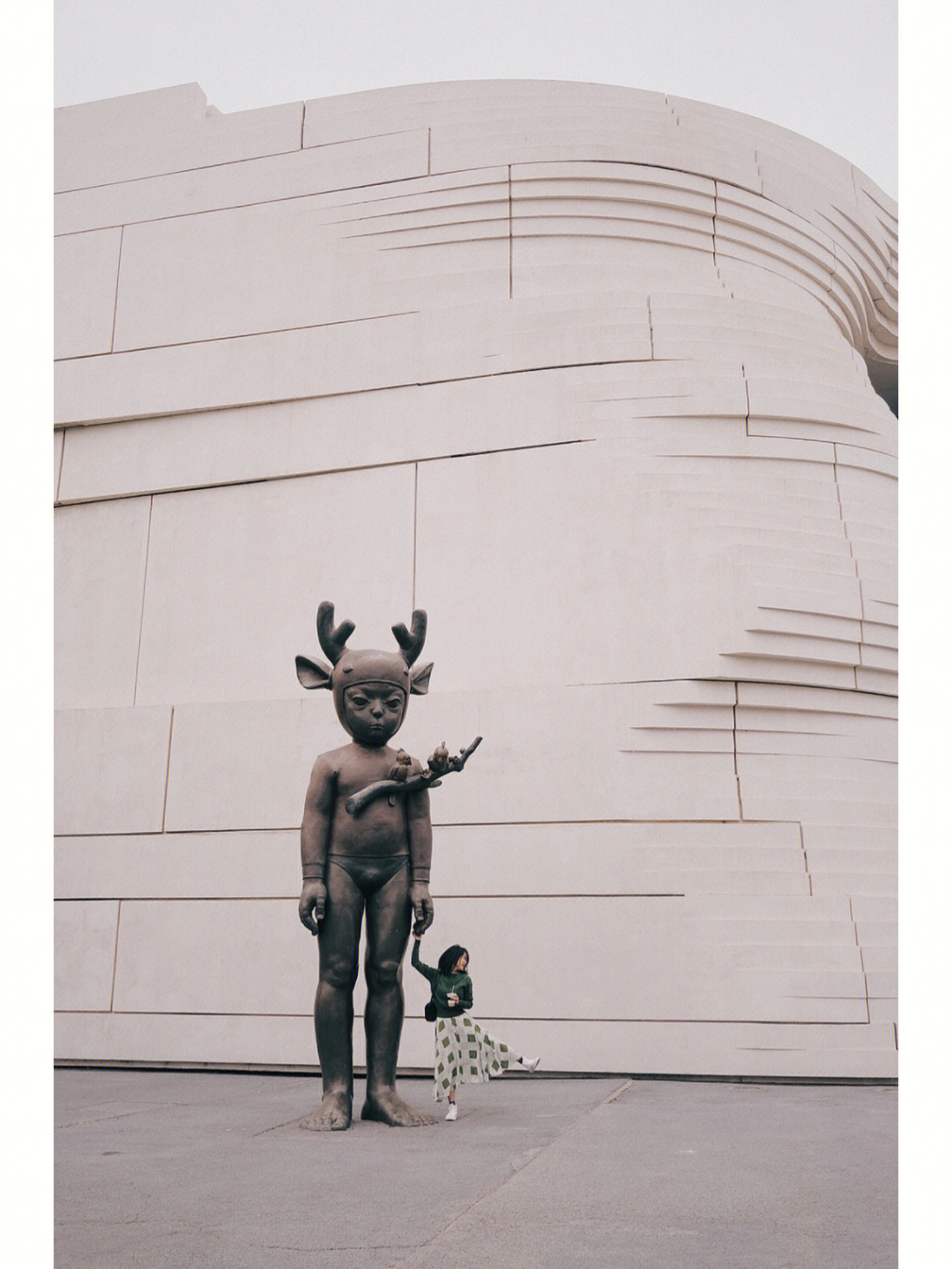 银川当代美术馆雕塑图片