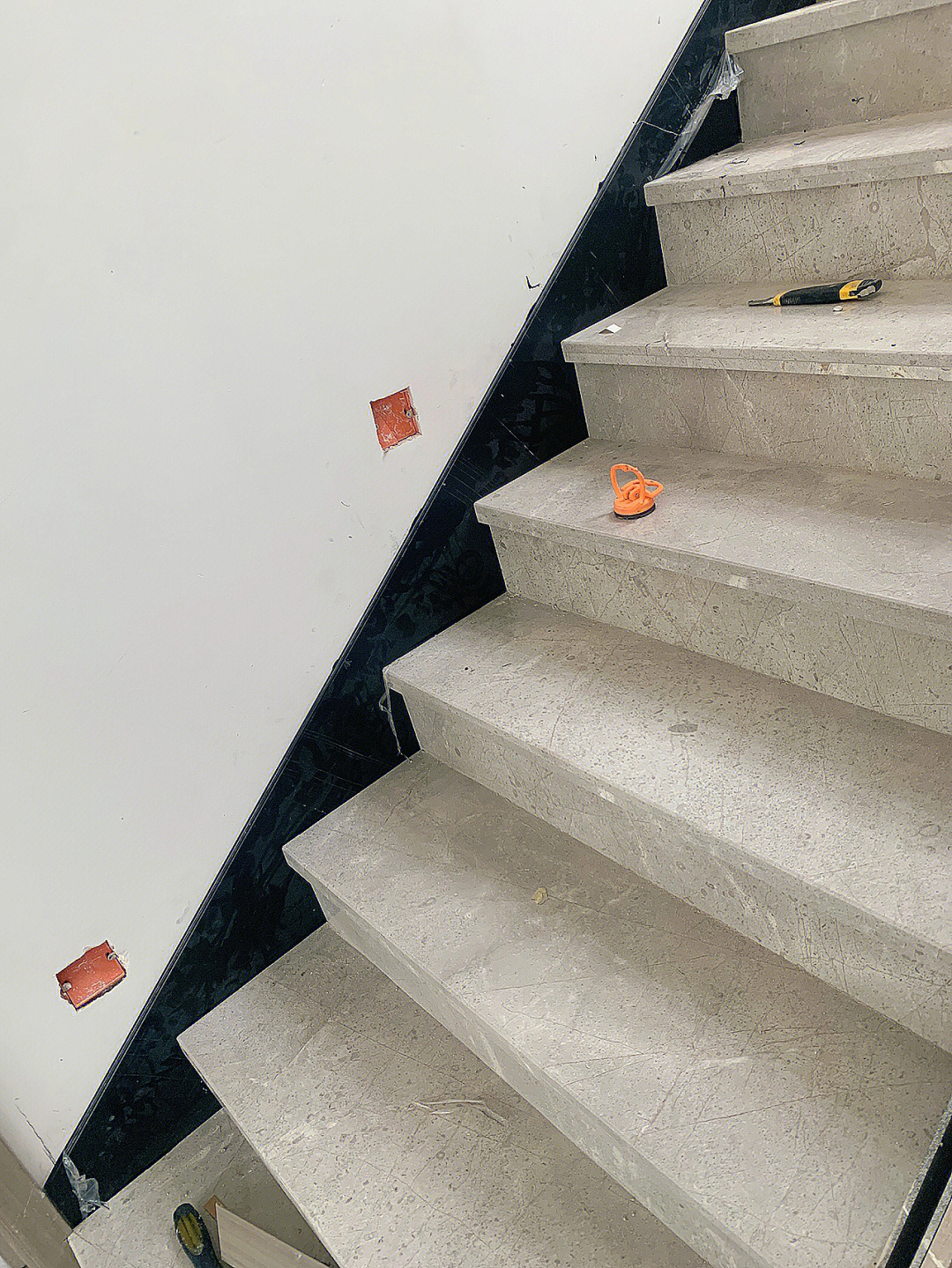 楼梯踢脚线安装方法图片