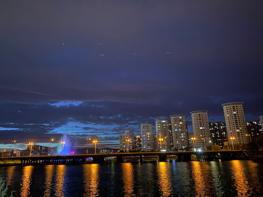 呼和浩特夜景海亮广场图片