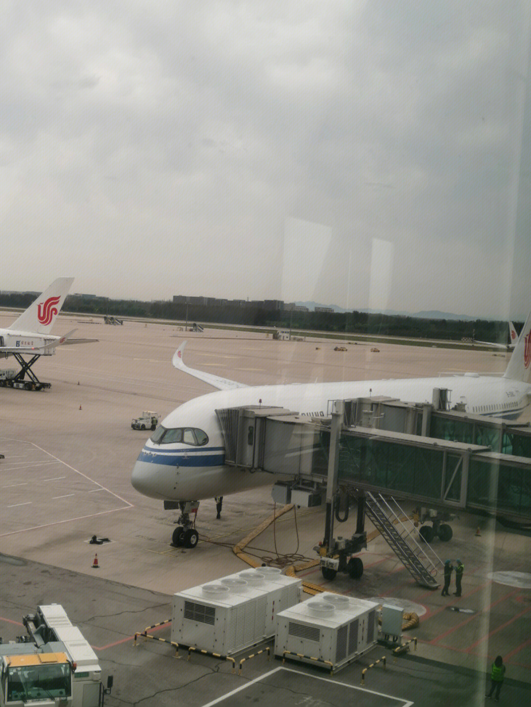 国航a359,ca1365,北京到广州,座位布局是121,第一次坐a359,飞机的噪音