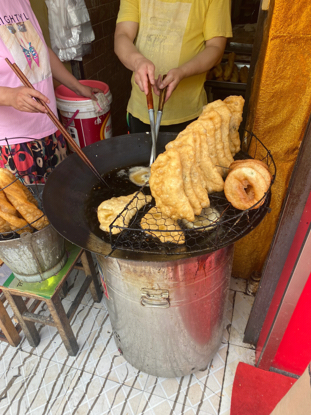 鸡冠饺和韭菜盒子图片