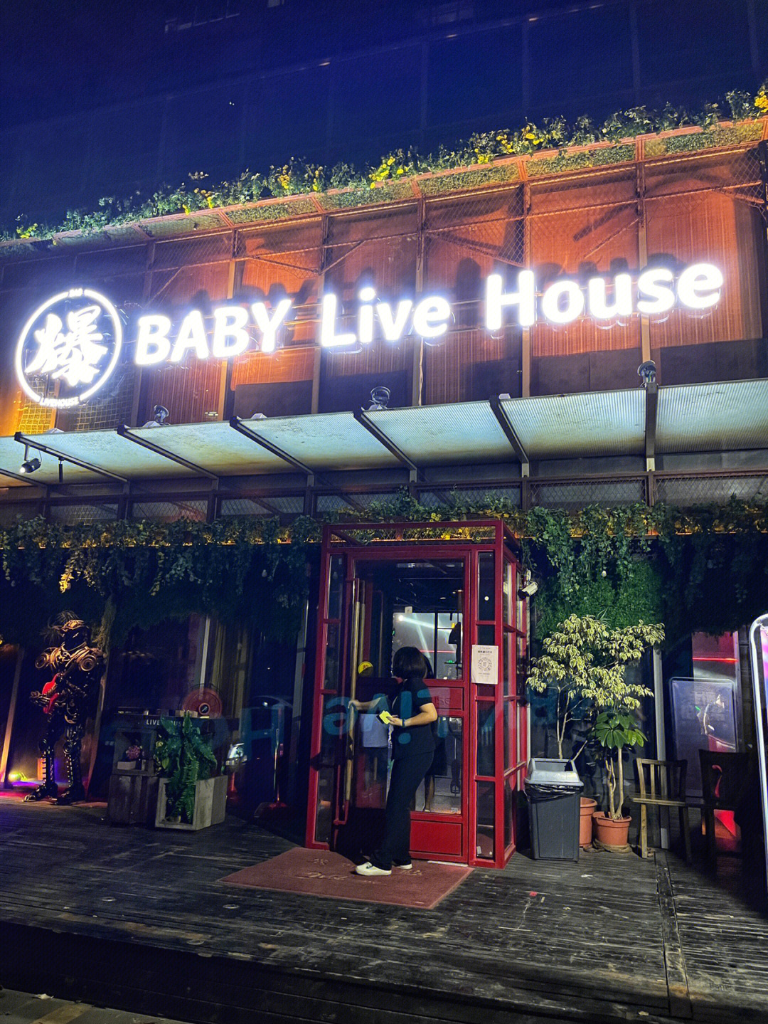 常平置地星汇广场新开了一家爆·baby live house,一进门就看到超专业