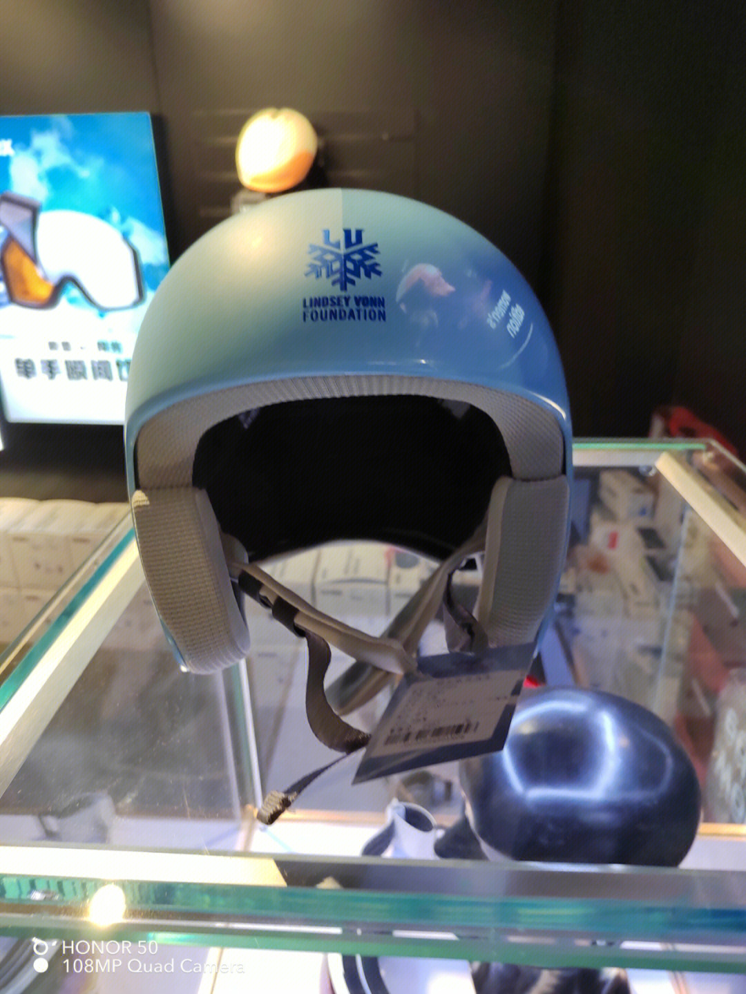 redbull滑雪头盔图片