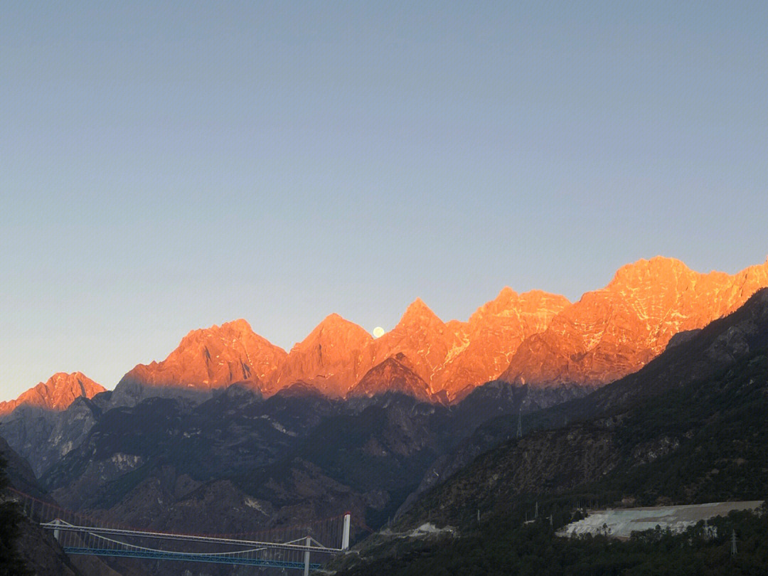 日照金山