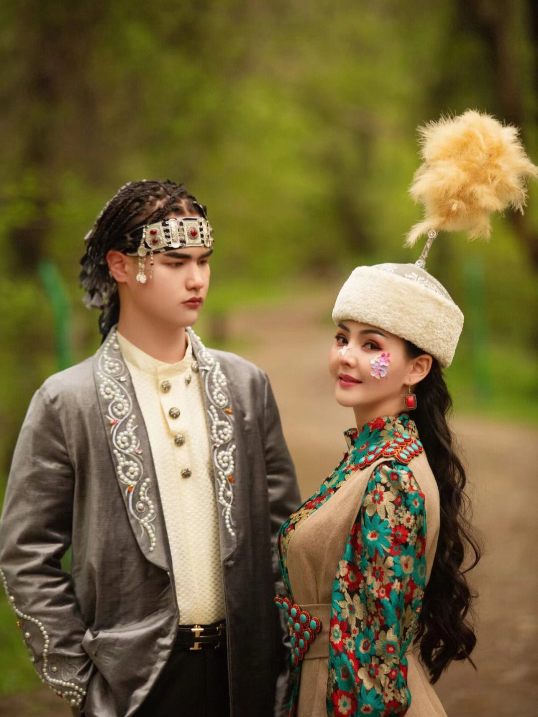哈萨克族结婚服装图片