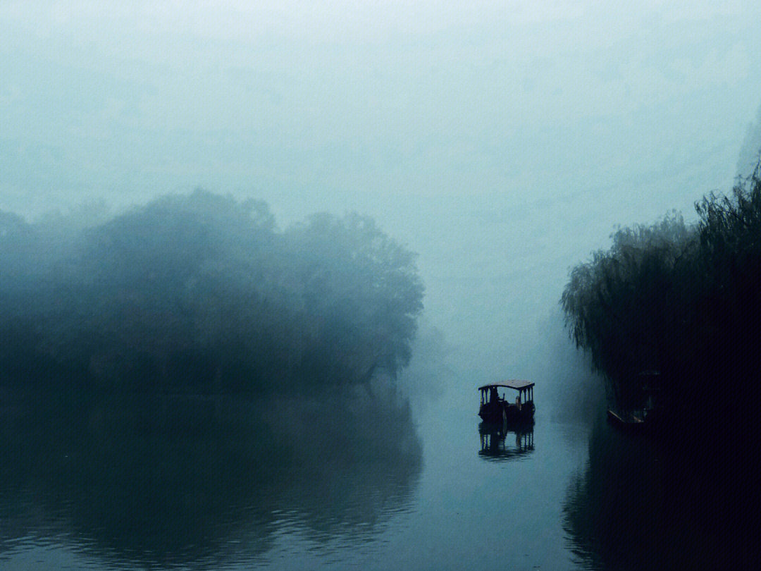 大雾朦胧中烟雨瘦西湖