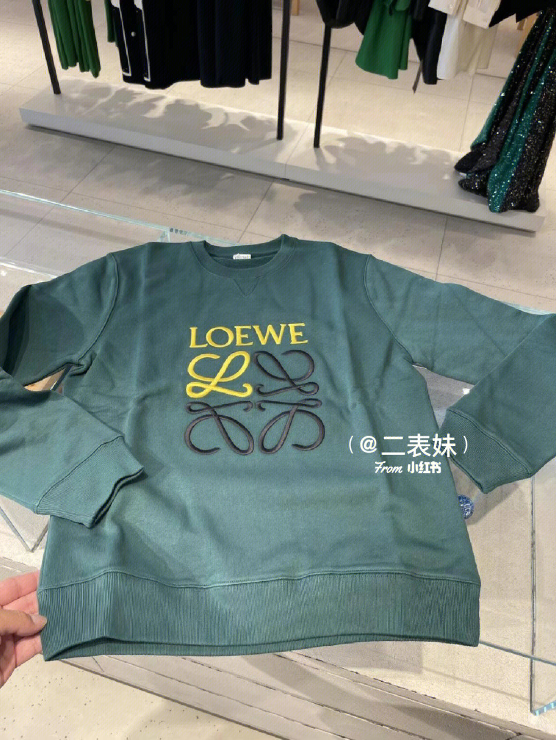 loewe卫衣真假对比图片