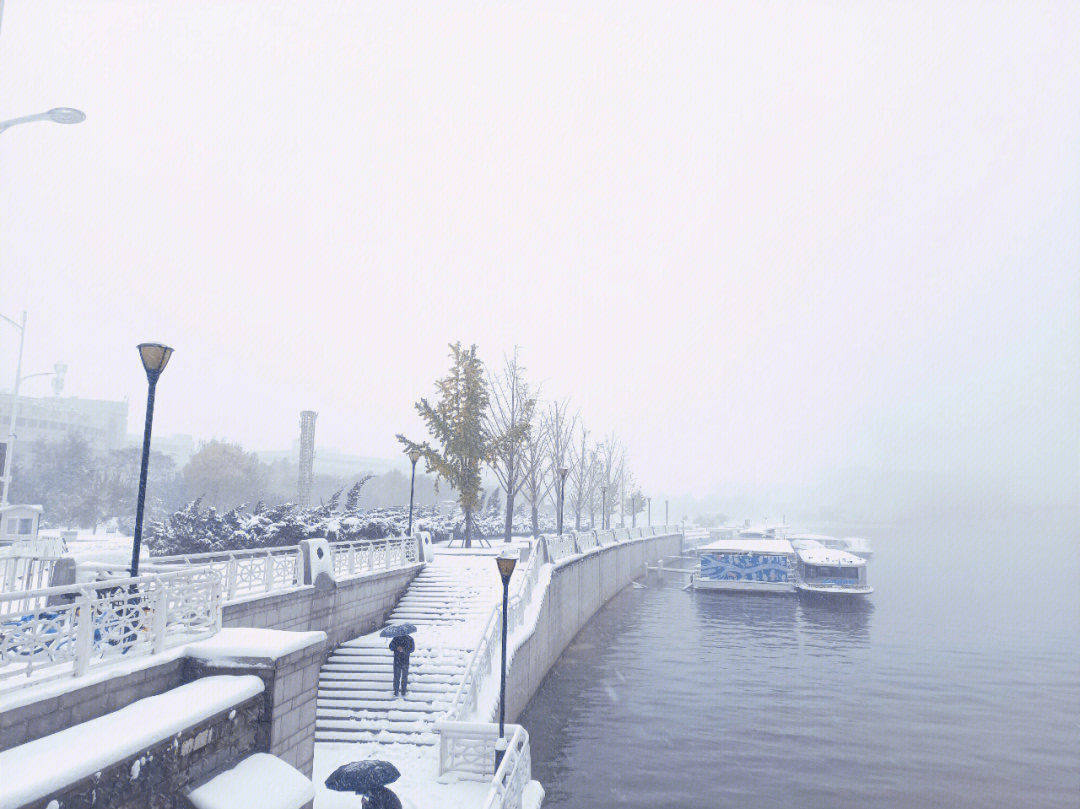 天津世纪钟雪景图片