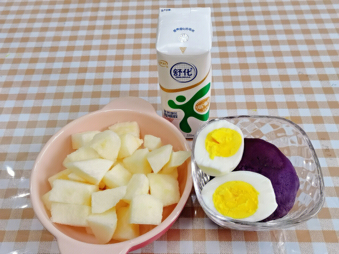 早餐:一瓶舒化奶 苹果 鸡蛋 紫薯