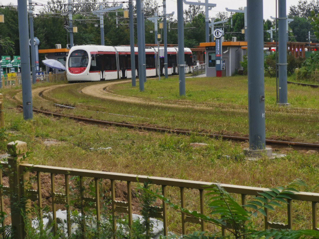 颐和园西门停车图片