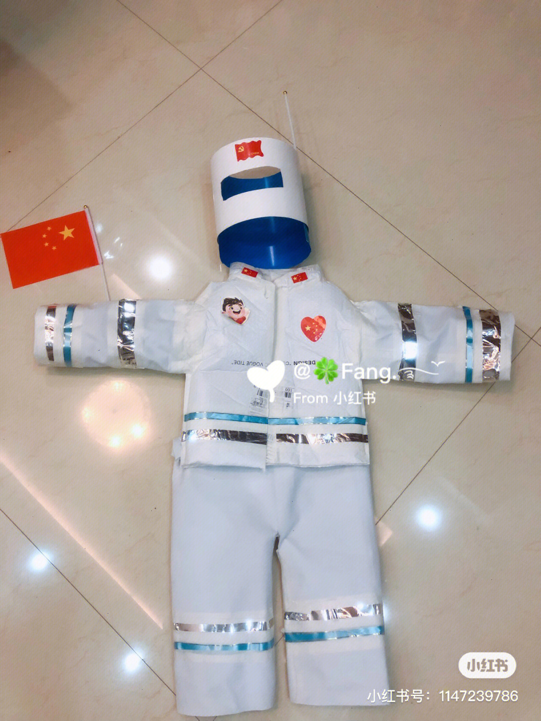 废纸箱做男孩衣服图片