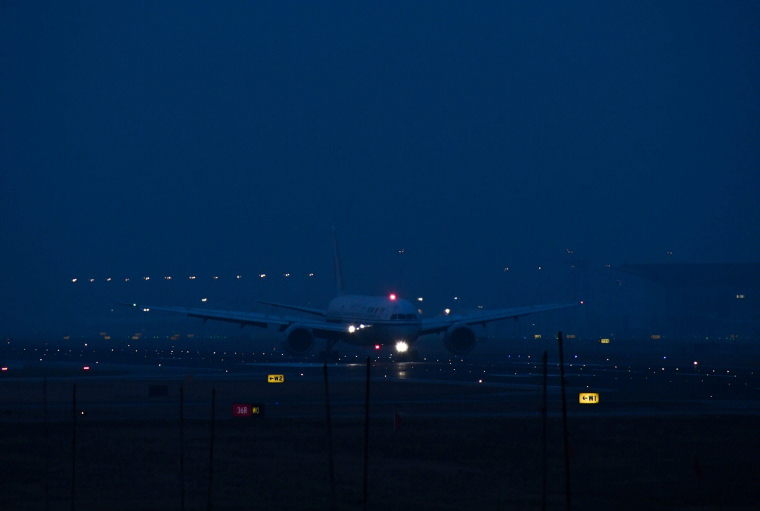 首都机场夜景真实照片图片