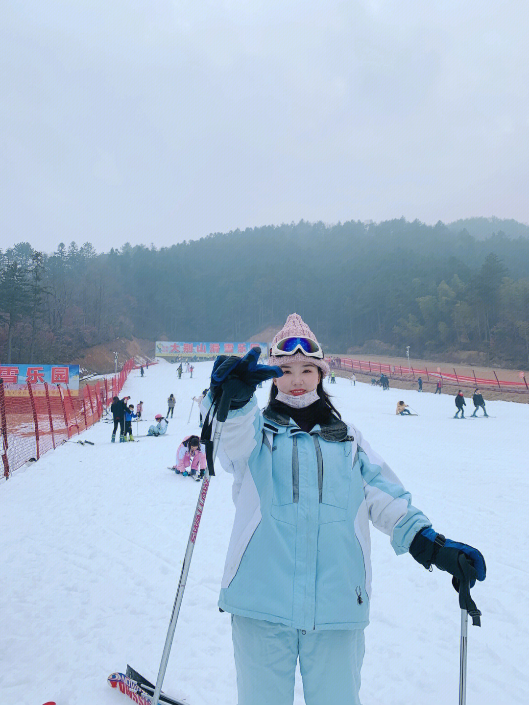 岳西大别山滑雪图片