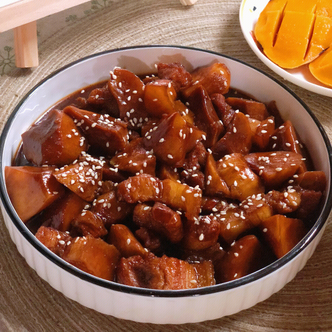 今日晚餐红烧肉炖杏鲍菇