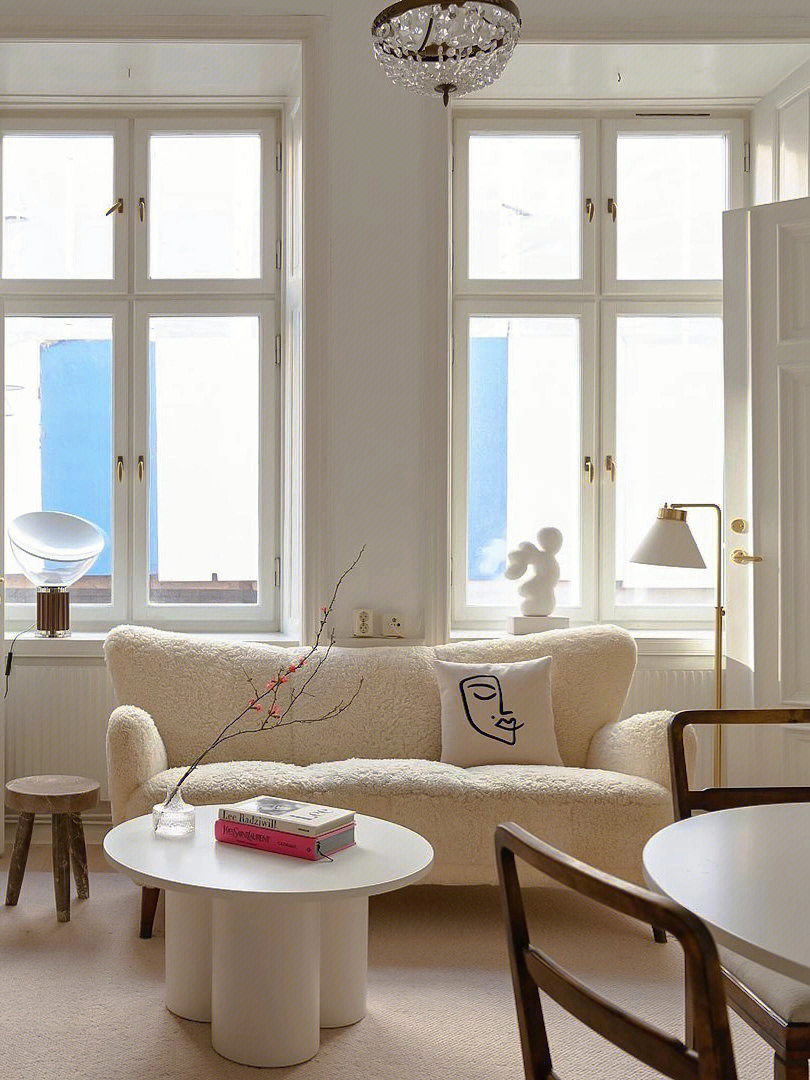 客厅,两种不同的风格都还满值得借鉴参考的,沙发靠窗的感觉真是舒服