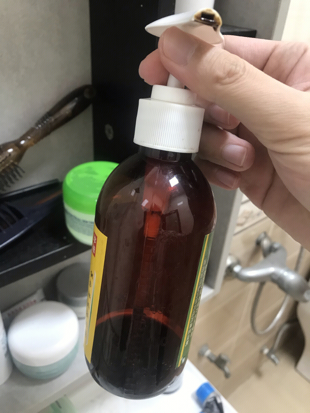 养血生发洗发精使用效果:一瓶空瓶,使用了接近3个月,额角发际线没啥