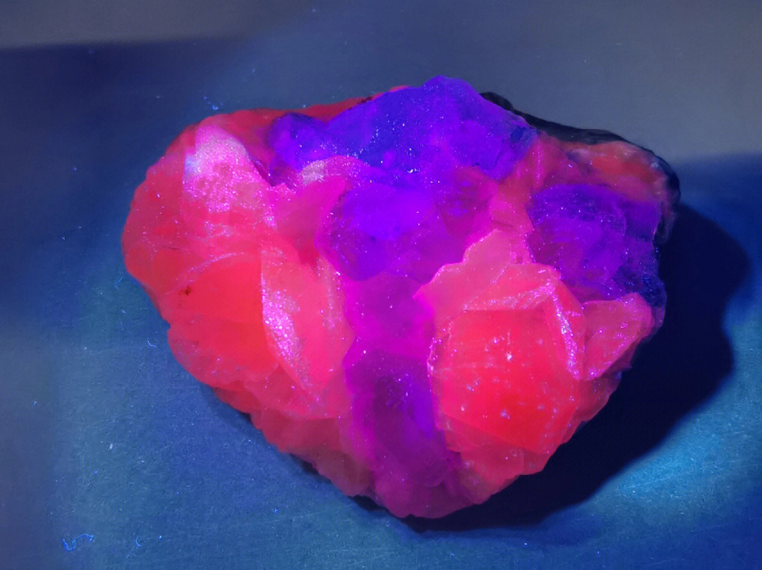 尖晶石紫外荧光图片