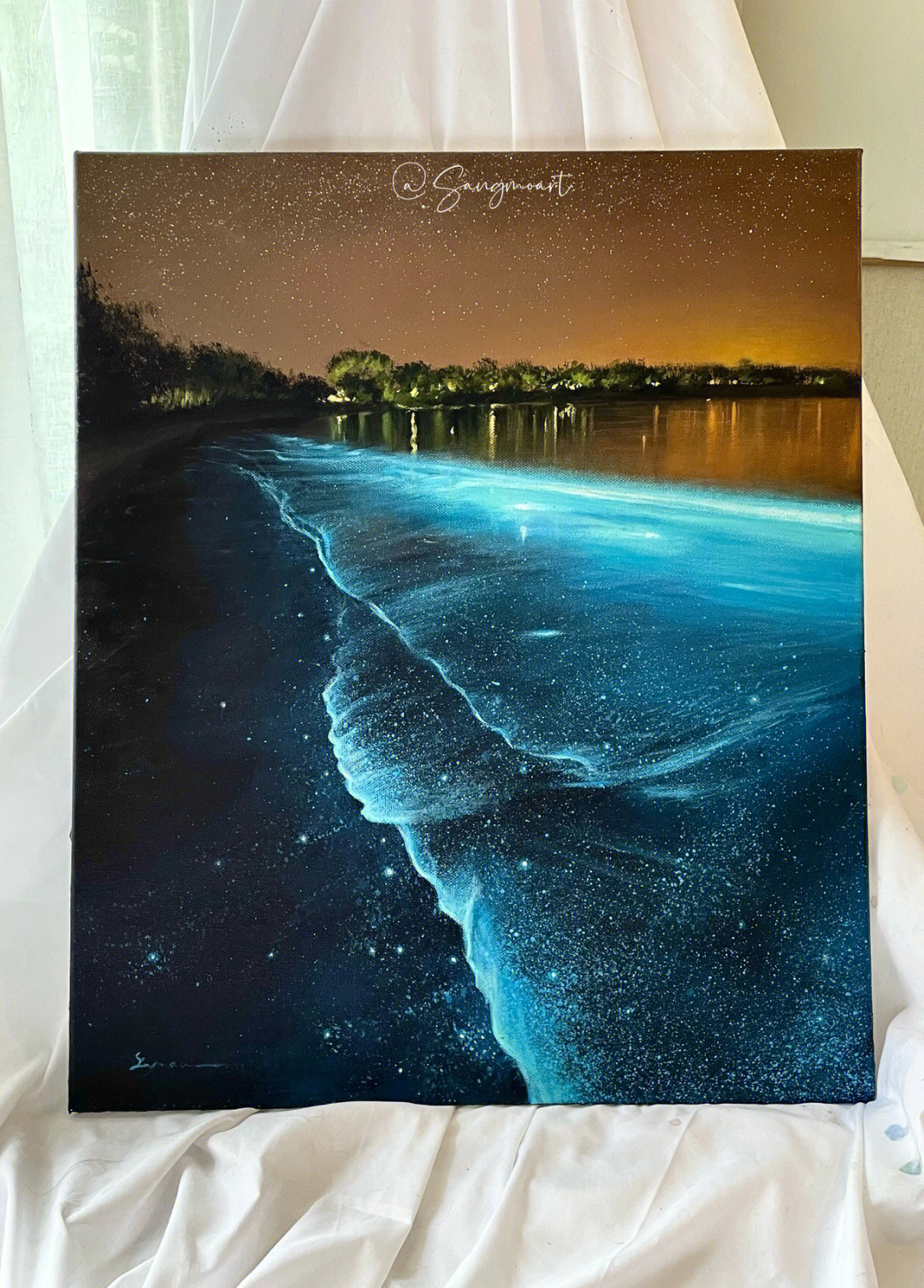 自从上次画了一幅荧光海,一直对发光的蓝色海水念念