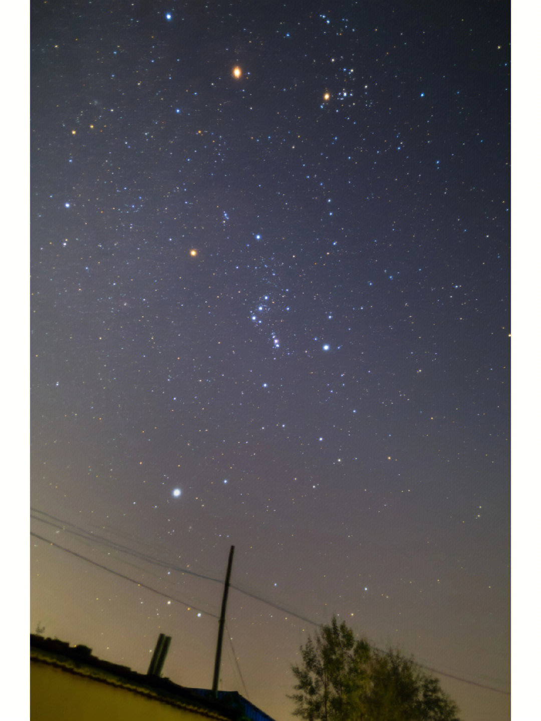 猎户座大星云清晰可见,天狼星,参宿四和南河二组成冬季大三角,让人