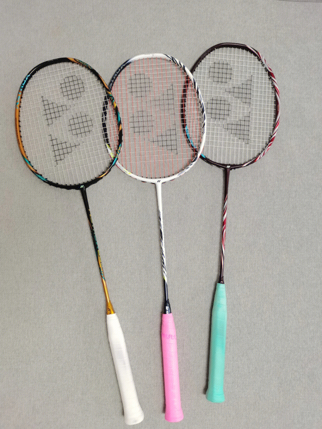 凑齐了yonex 天斧系列的三把炙手可热的高端进攻拍,88d pro 99 pro