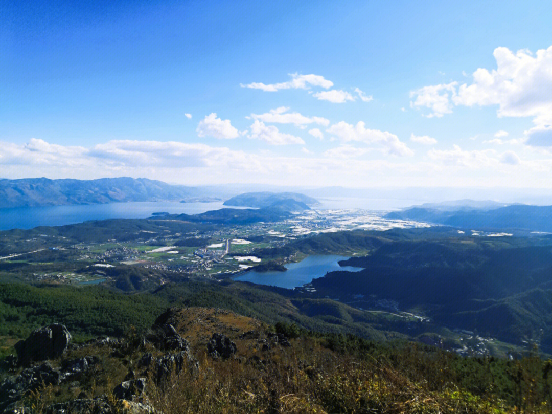 我们是从北山云峰寺(导航可以到,有停车场)开始攀登,经过一个多小时的