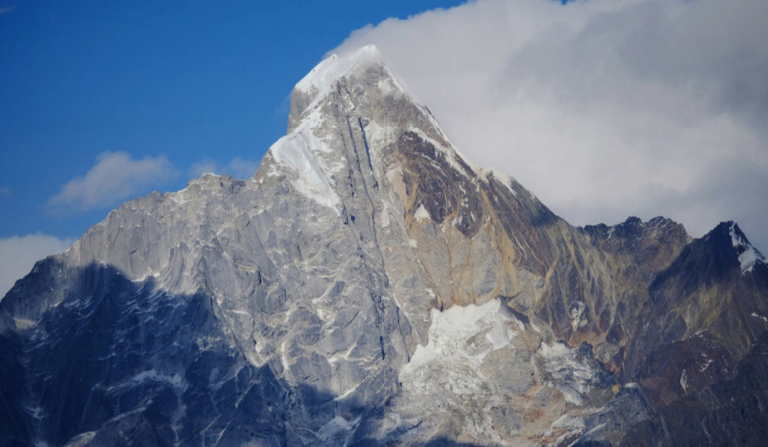 雪山之巅四姑娘山