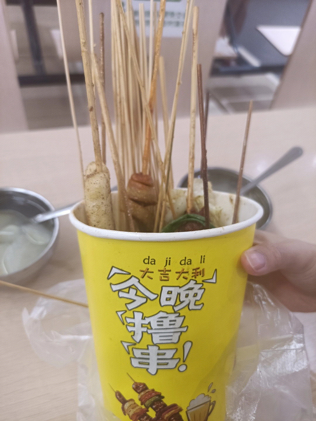 学校饭堂新开的炸串店