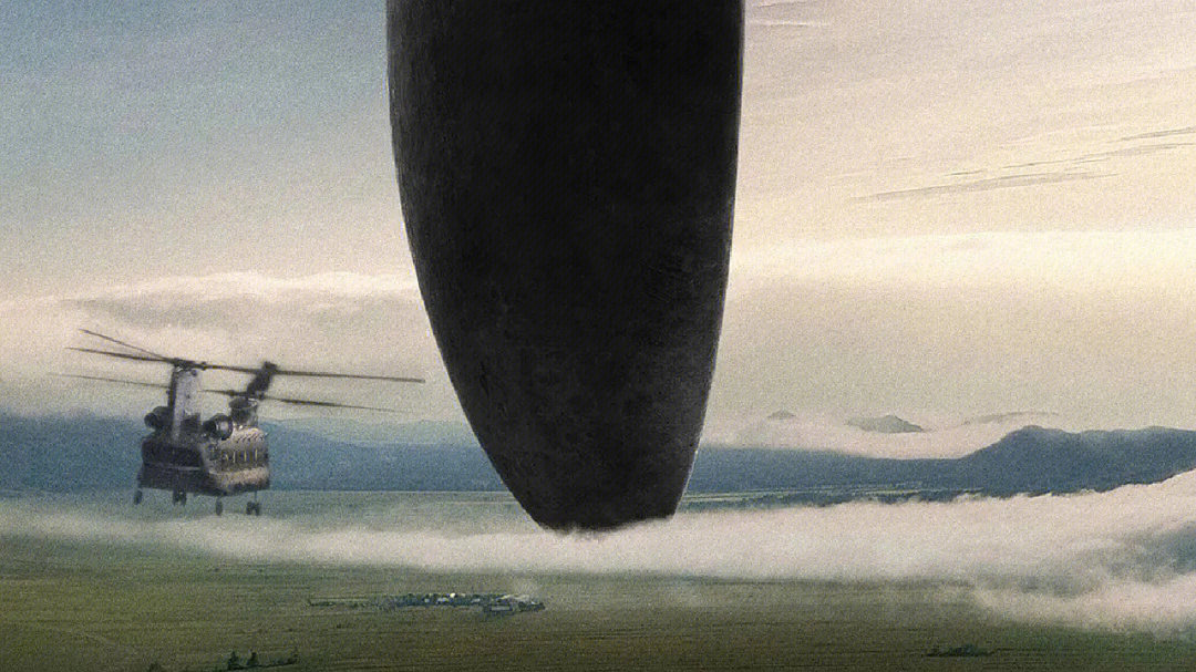 里面提到的黑塔,看其描述,感觉和电影《降临》里的外星飞船一模一样