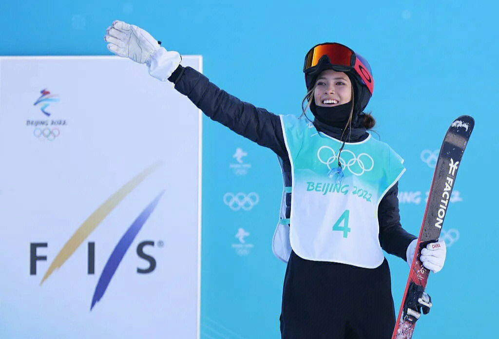 美籍华裔滑雪少女谷爱凌_谷爱凌续约中国_谷爱凌冲击世锦赛第三金