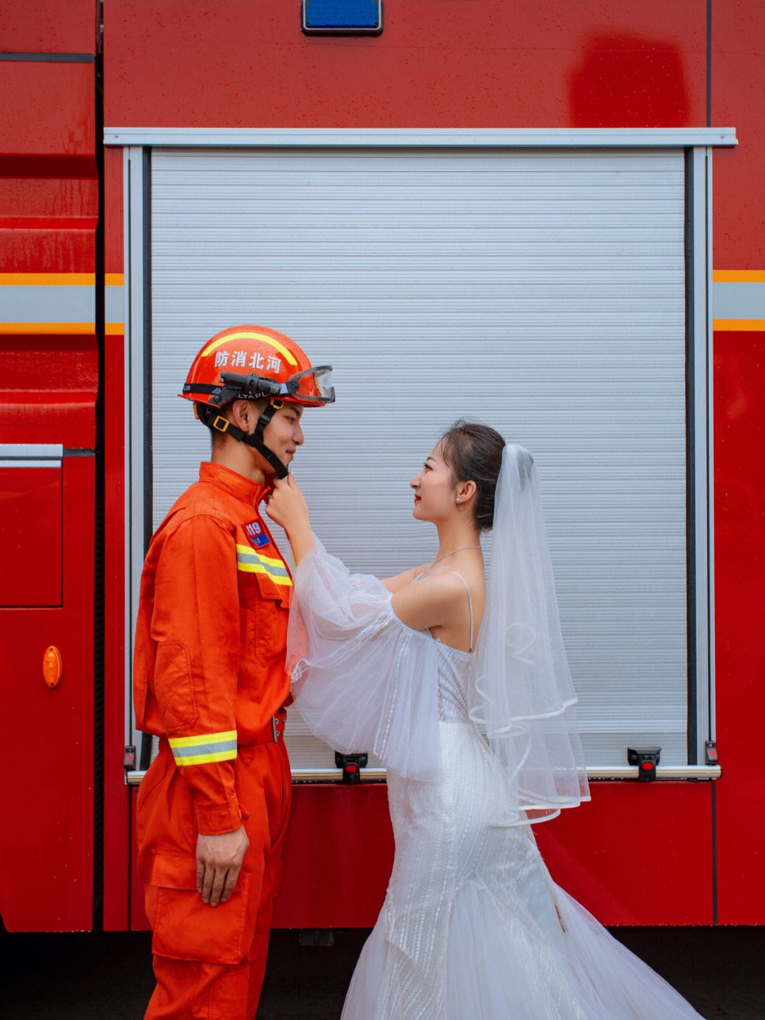 消防员情侣背景图图片