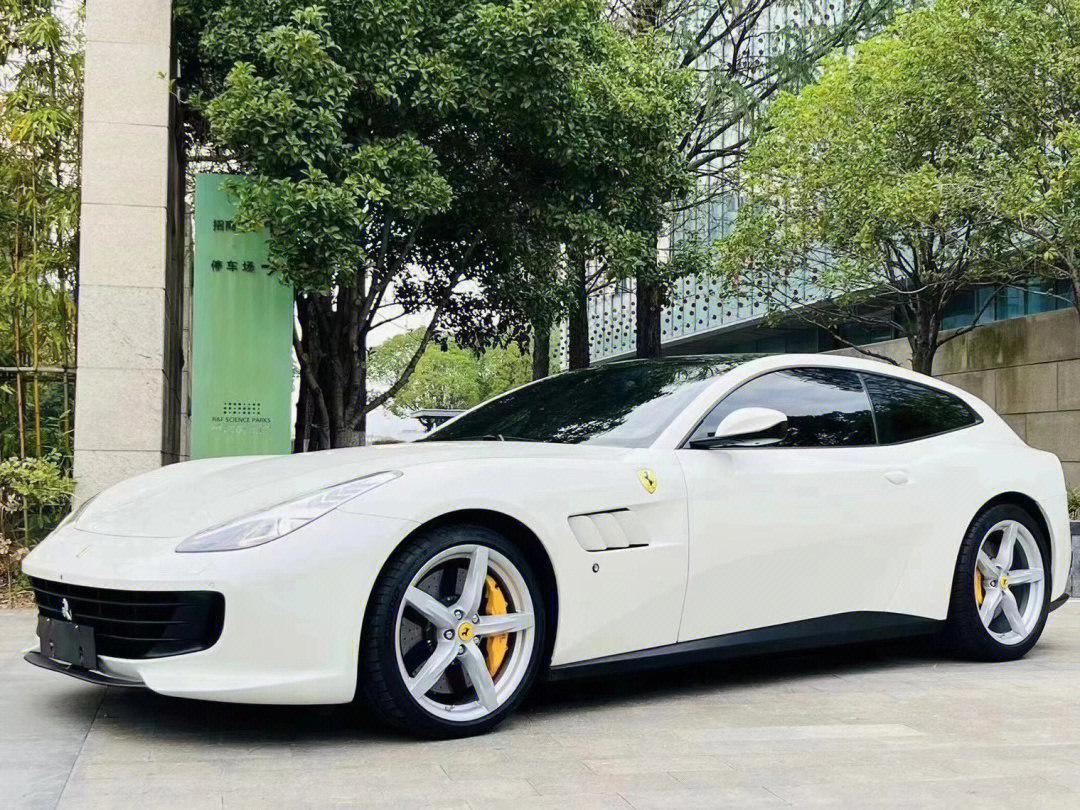 法拉利gtc4lusso2018年08月上牌07万