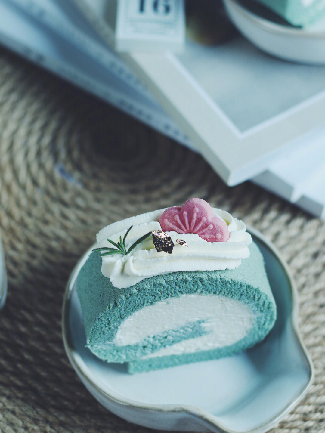蝶豆花蛋糕卷图片