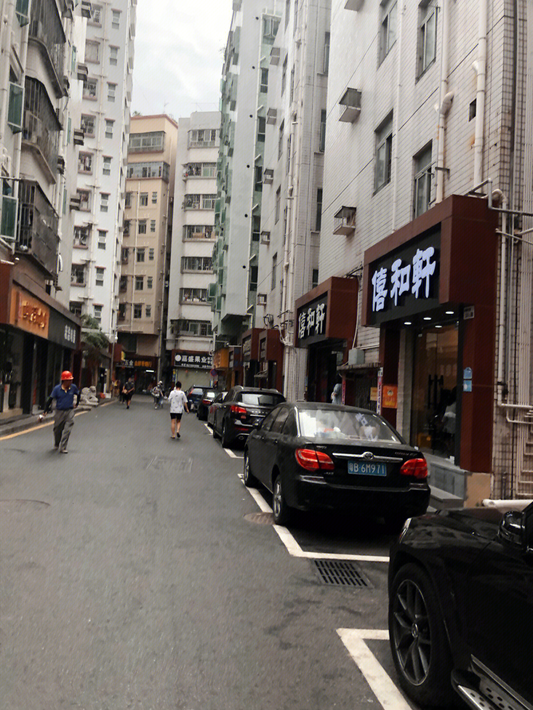 地铁01赤尾站b或c出口,很好吃的一家糖水店,点餐都要排队半个小时