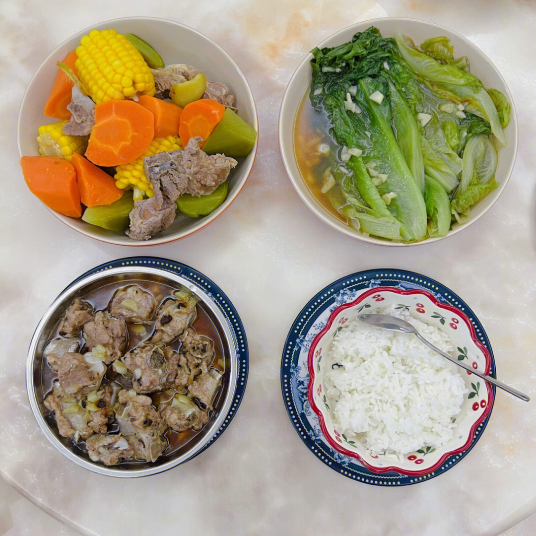 986993青红萝卜玉米煲猪骨汤(青萝卜,红萝卜,玉米,猪骨,姜片