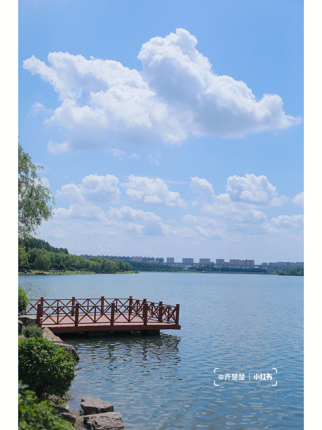 大美沈阳蓝天白云下的丁香湖公园