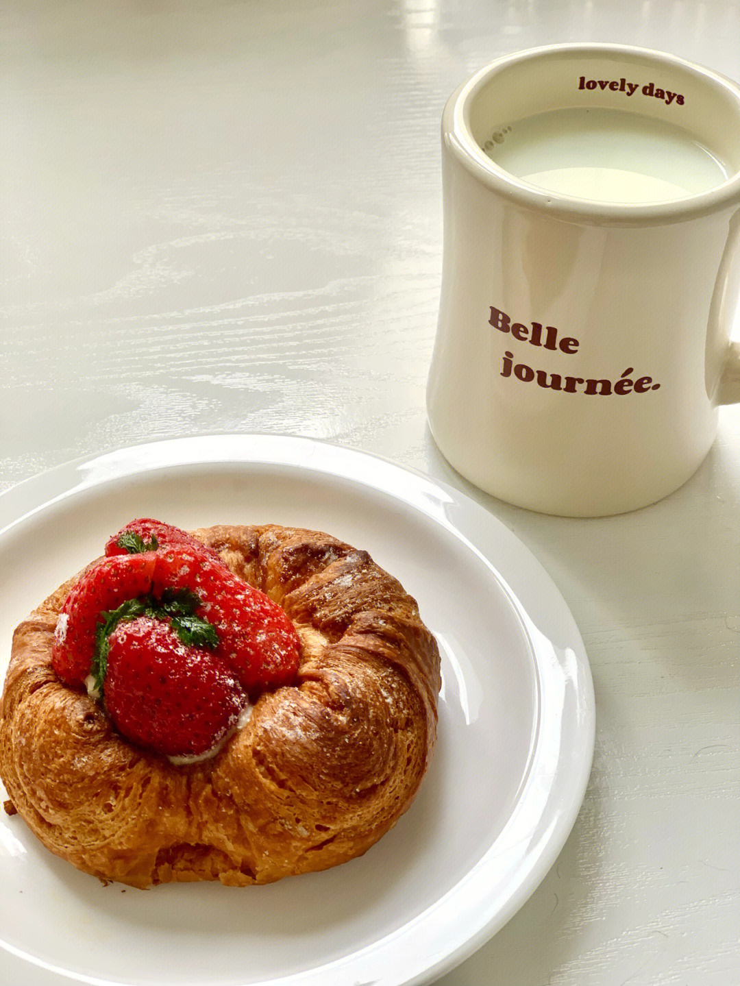 早餐分享草莓丹麦酥和牛奶05