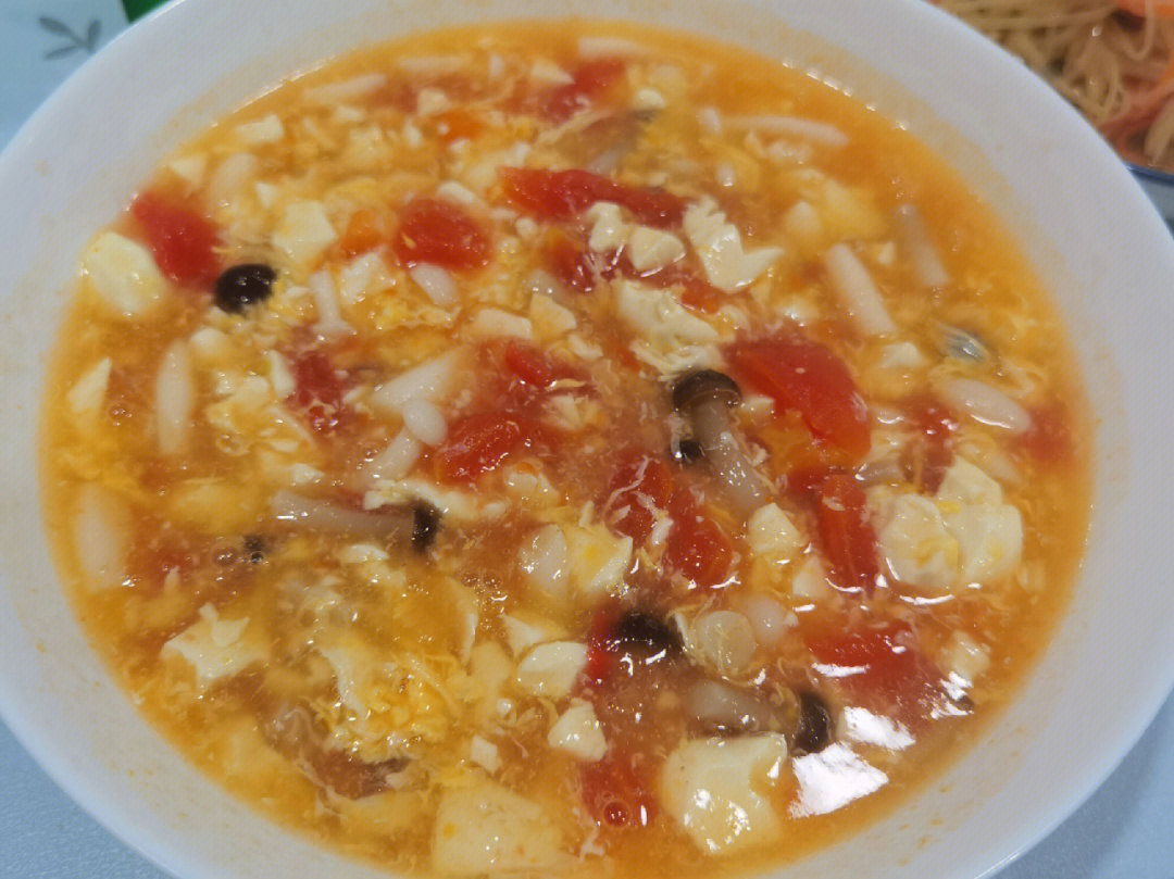 西红柿蘑菇豆腐汤图片